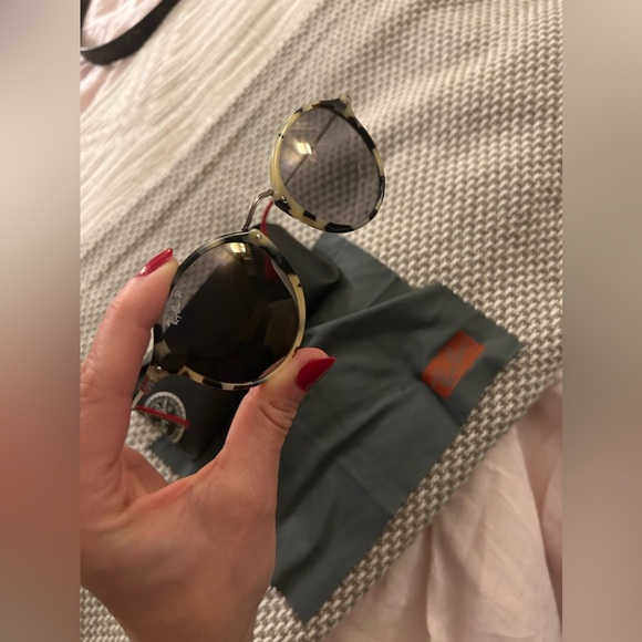 Ray-Ban Round Fleck Sunglasses in Beige Havana - Rare and Never Worn - Picture 3 of 7